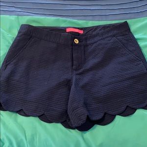 Lilly Pulitzer navy blue scolloped shorts